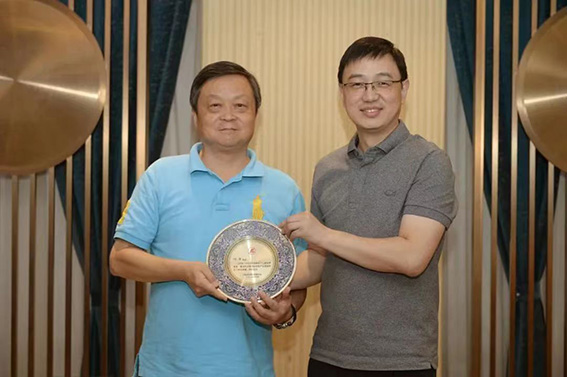 1693894605103293.jpg 何w.jpg